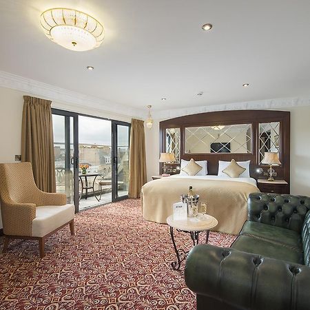 The George Street Hotel Oxford Exterior photo A suite at the hotel