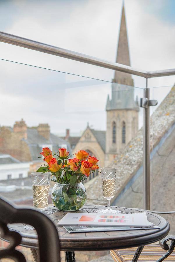 The George Street Hotel Oxford Exterior photo The view from the balcony of the 1001 Club