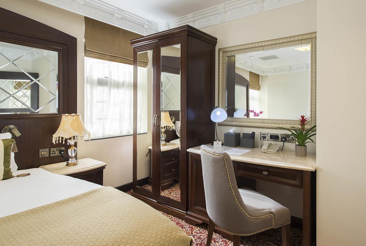 The George Street Hotel Oxford Exterior photo A room at the hotel