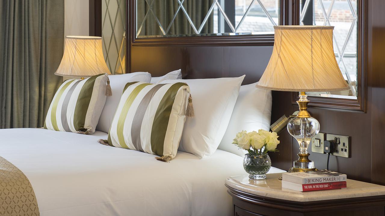 The George Street Hotel Oxford Exterior photo A bedroom at The Imperial