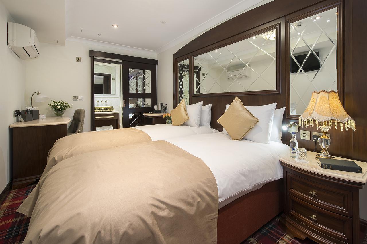 The George Street Hotel Oxford Exterior photo A bedroom at the hotel