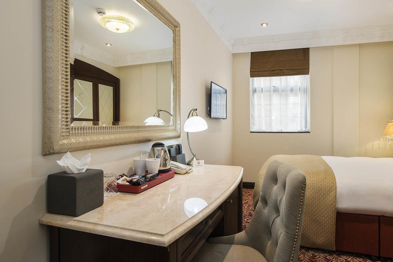 The George Street Hotel Oxford Exterior photo A room at the hotel