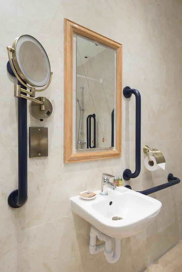 The George Street Hotel Oxford Exterior photo Disabled toilet facilities