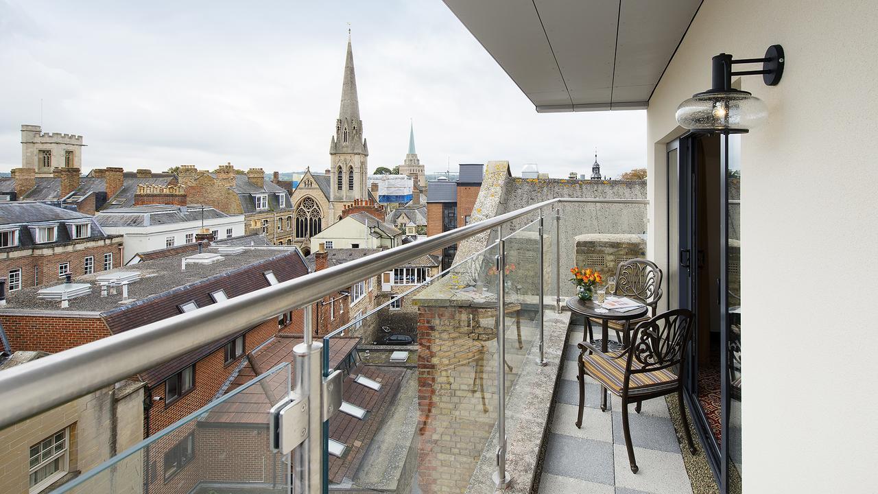 The George Street Hotel Oxford Exterior photo A balcony in a residential apartment