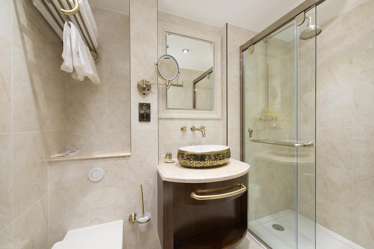 The George Street Hotel Oxford Exterior photo Bathroom
