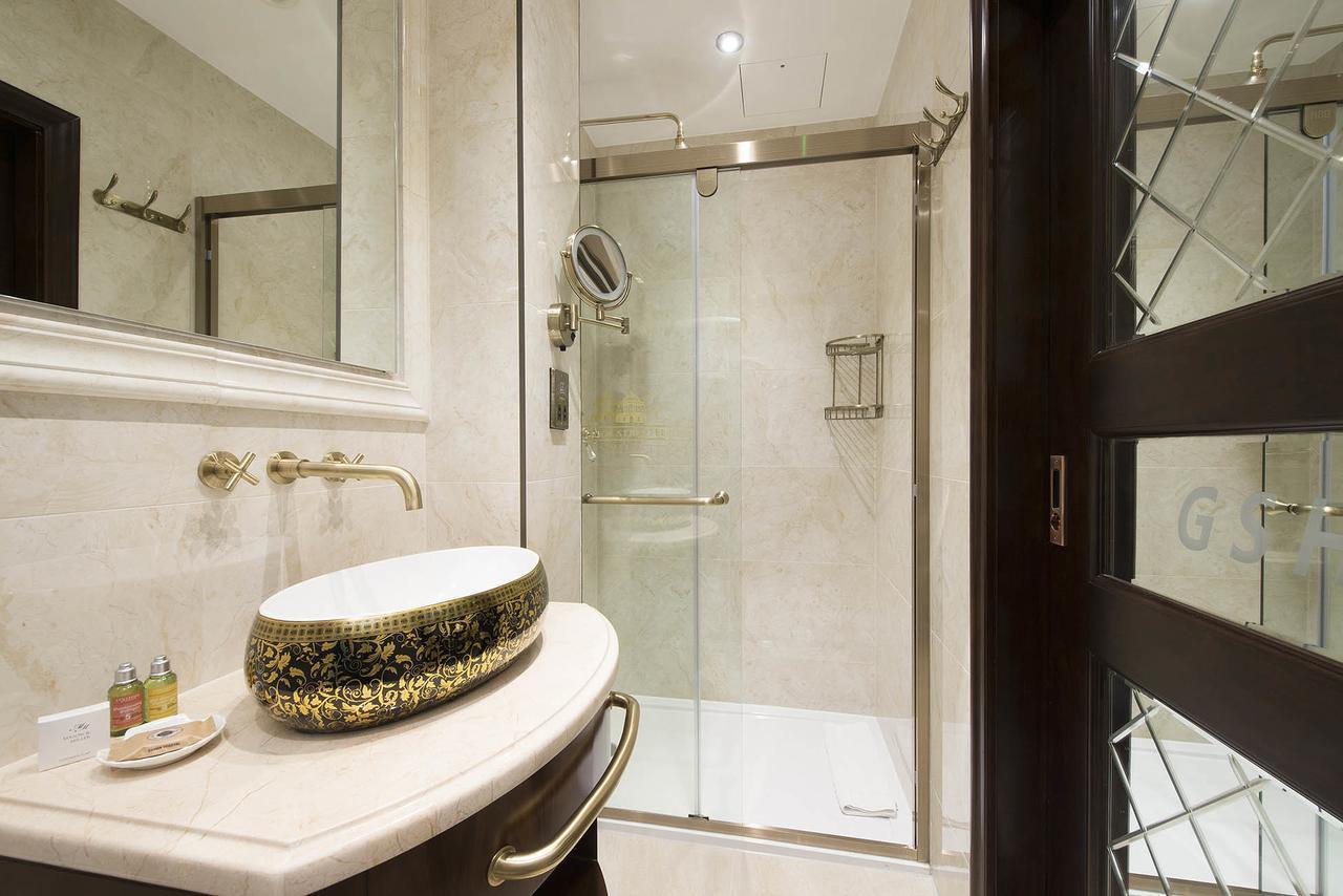 The George Street Hotel Oxford Exterior photo A shower enclosure